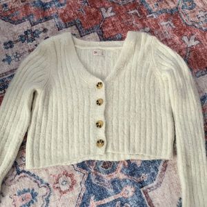 Cropped long sleeve sweater white with buttons